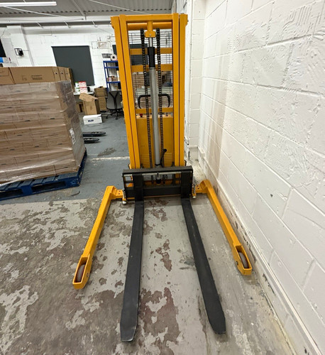 Pallet truck warehouse ltd - truck,