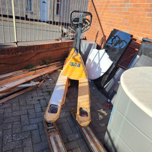 Pallet truck used - truck,