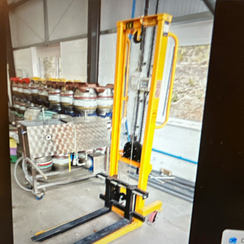 Manual stacker pallet lift - stacker,