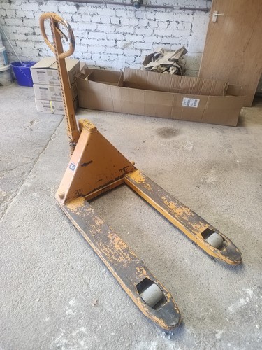 Pallet truck - pallet,