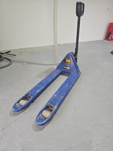 Heavy duty manual pallet lift - pallet,