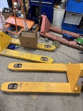 Pallet Truck - Manual - Used -